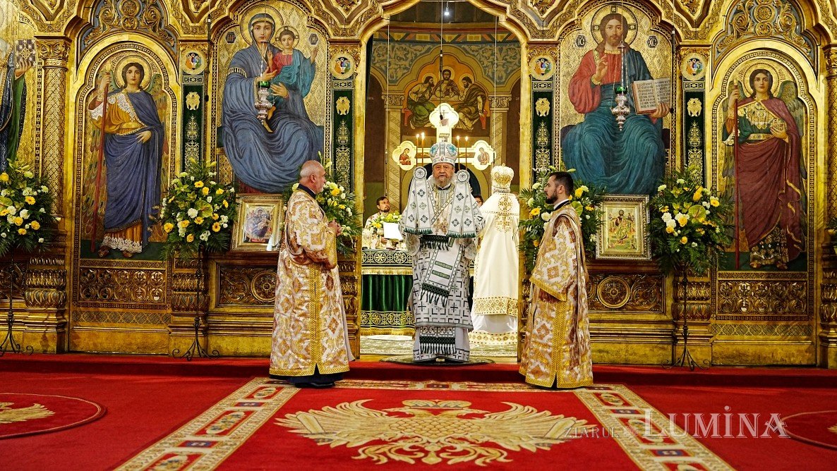 Șase arhierei au liturghisit la hramul Catedralei din Sibiu 364364