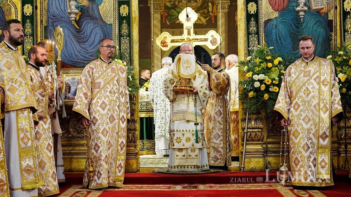 Șase arhierei au liturghisit la hramul Catedralei din Sibiu 364373