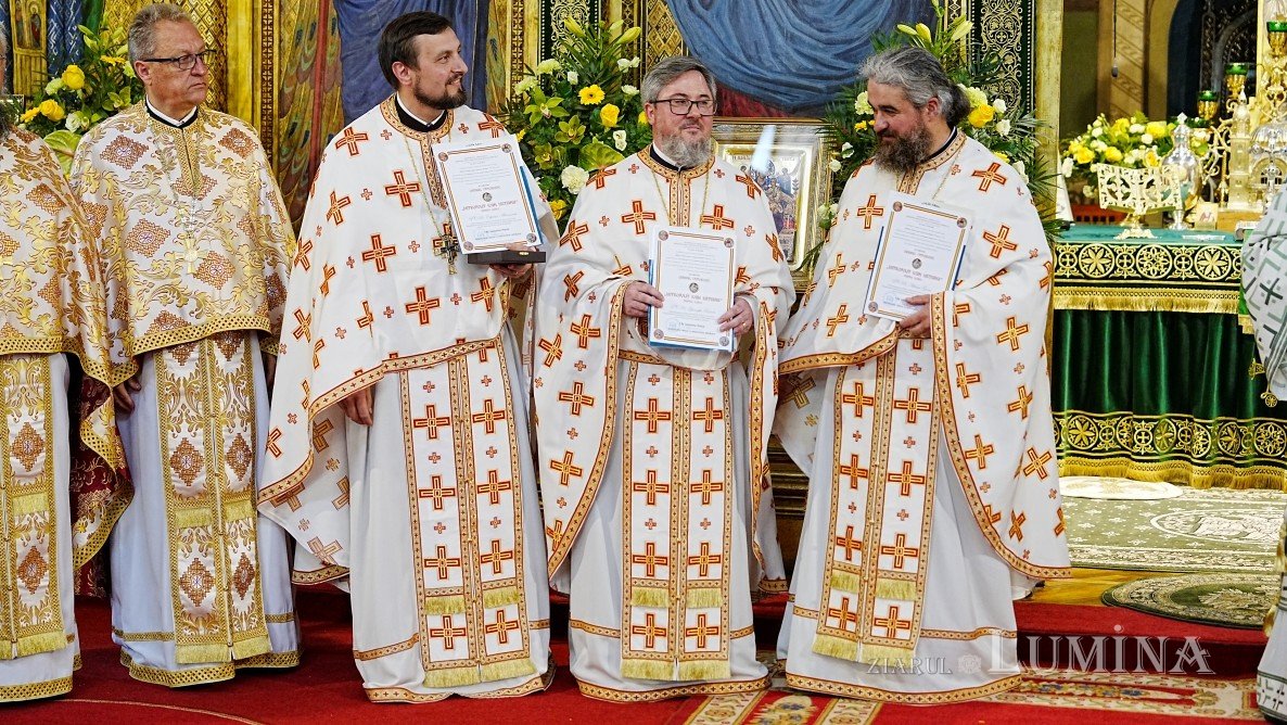 Șase arhierei au liturghisit la hramul Catedralei din Sibiu 364378
