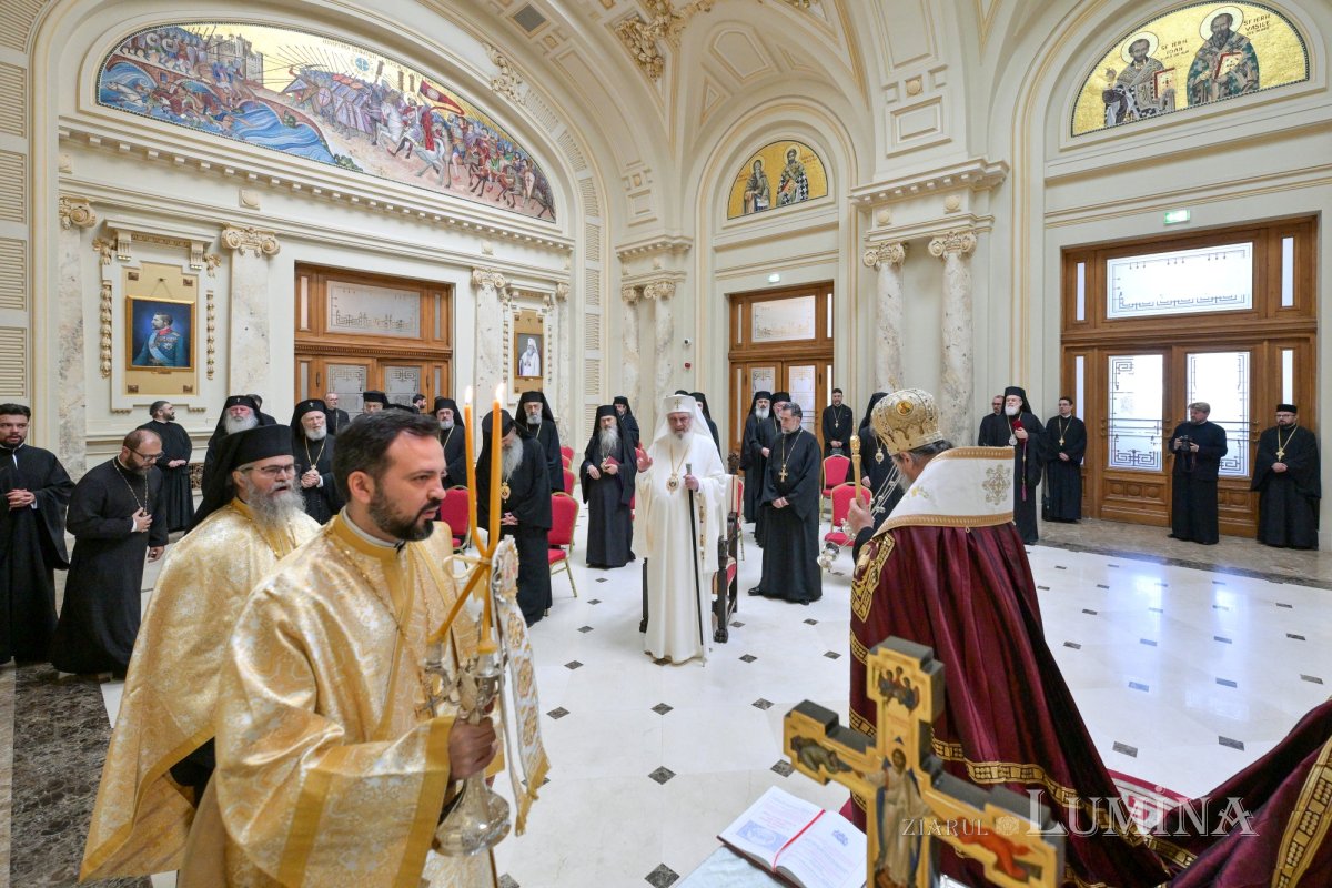 Întrunirea Sfântului Sinod la Palatul Patriarhiei 364565