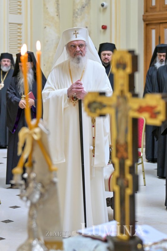 Întrunirea Sfântului Sinod la Palatul Patriarhiei 364566