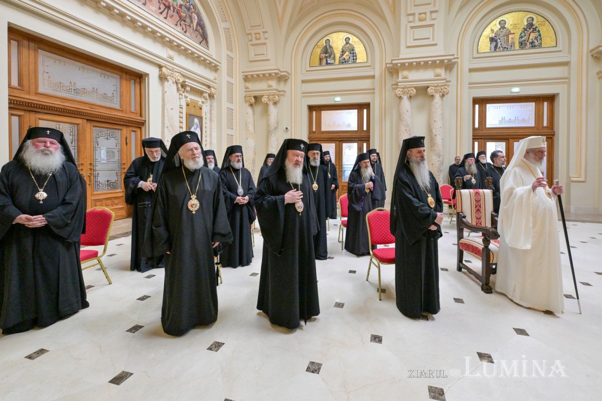 Întrunirea Sfântului Sinod la Palatul Patriarhiei 364569