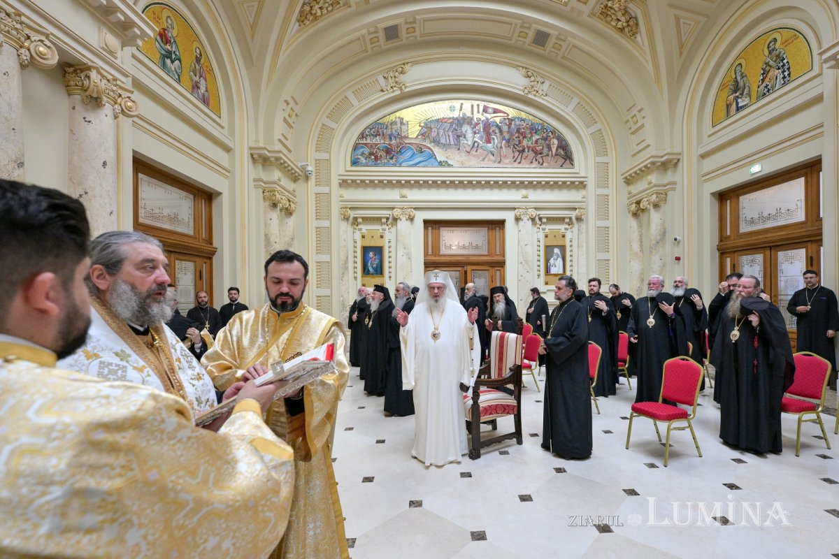 Întrunirea Sfântului Sinod la Palatul Patriarhiei 364570