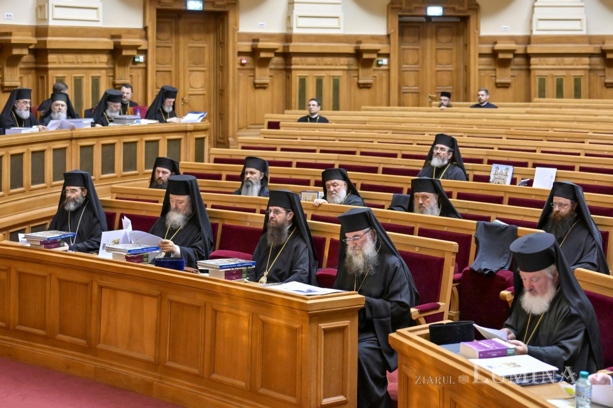 Întrunirea Sfântului Sinod la Palatul Patriarhiei 364575