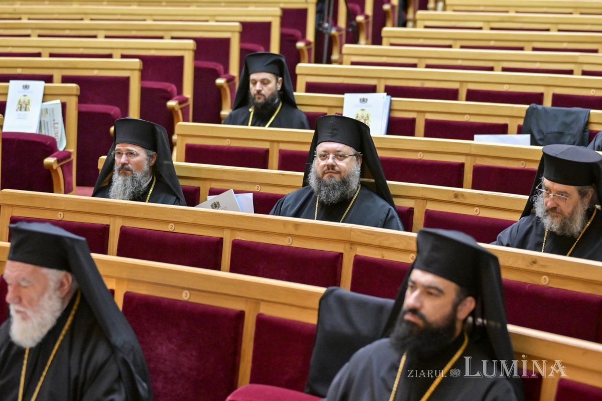 Întrunirea Sfântului Sinod la Palatul Patriarhiei 364576
