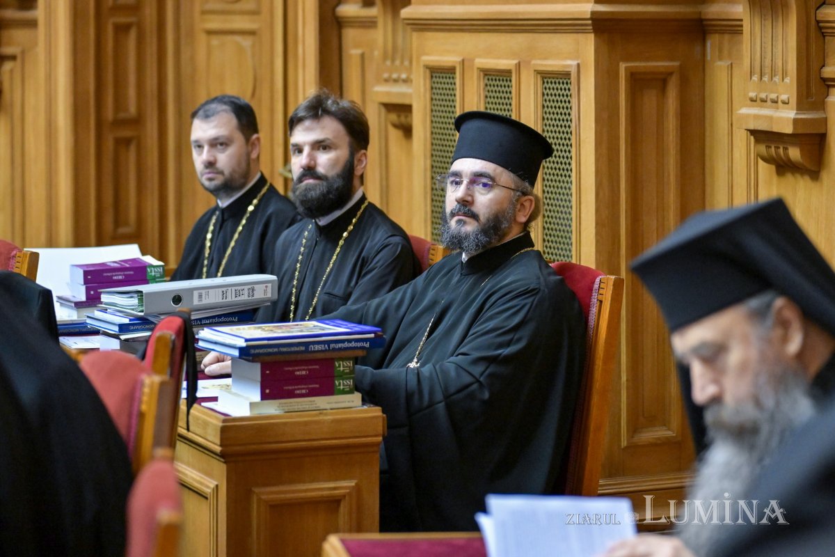 Întrunirea Sfântului Sinod la Palatul Patriarhiei 364577