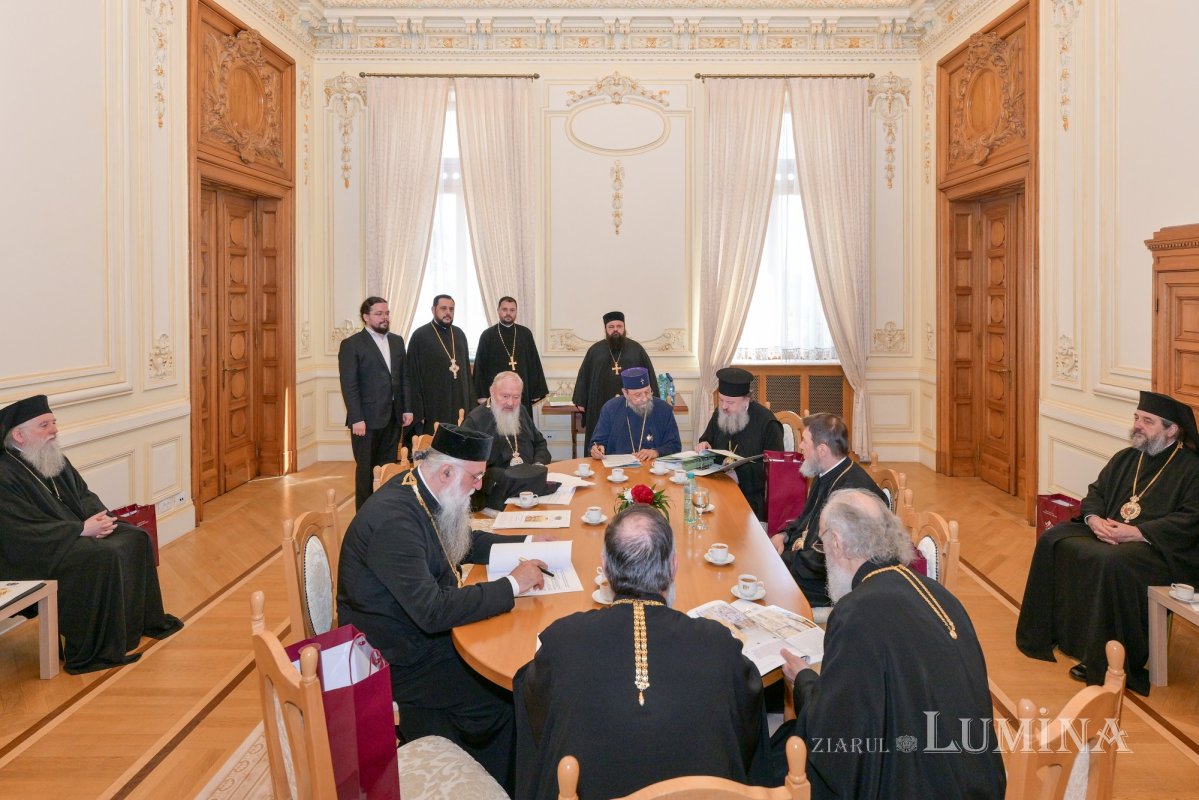 Întrunirea Sfântului Sinod la Palatul Patriarhiei 364583