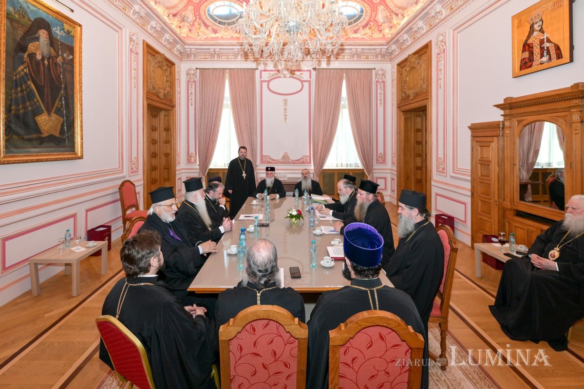 Întrunirea Sfântului Sinod la Palatul Patriarhiei 364584