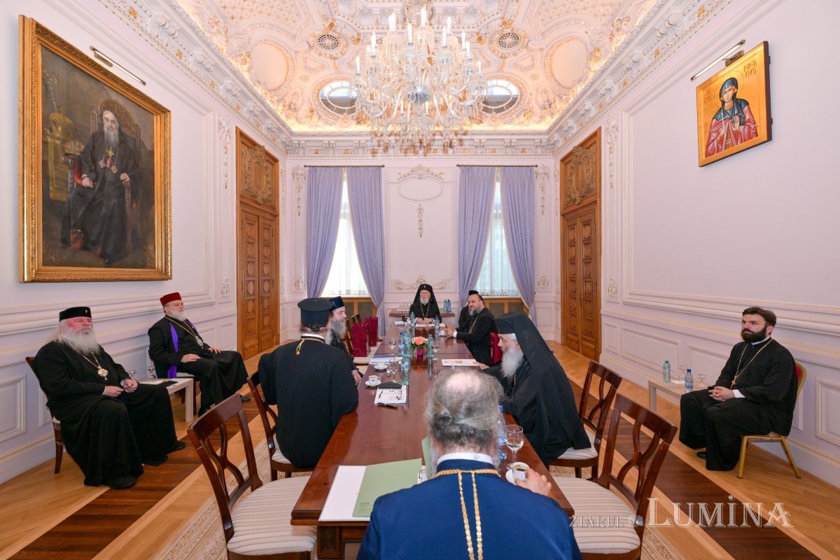Întrunirea Sfântului Sinod la Palatul Patriarhiei 364585