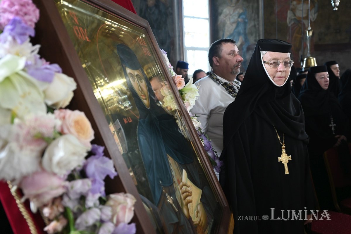 Obştea Mănăstirii Pasărea are două rugătoare în ceruri 364831