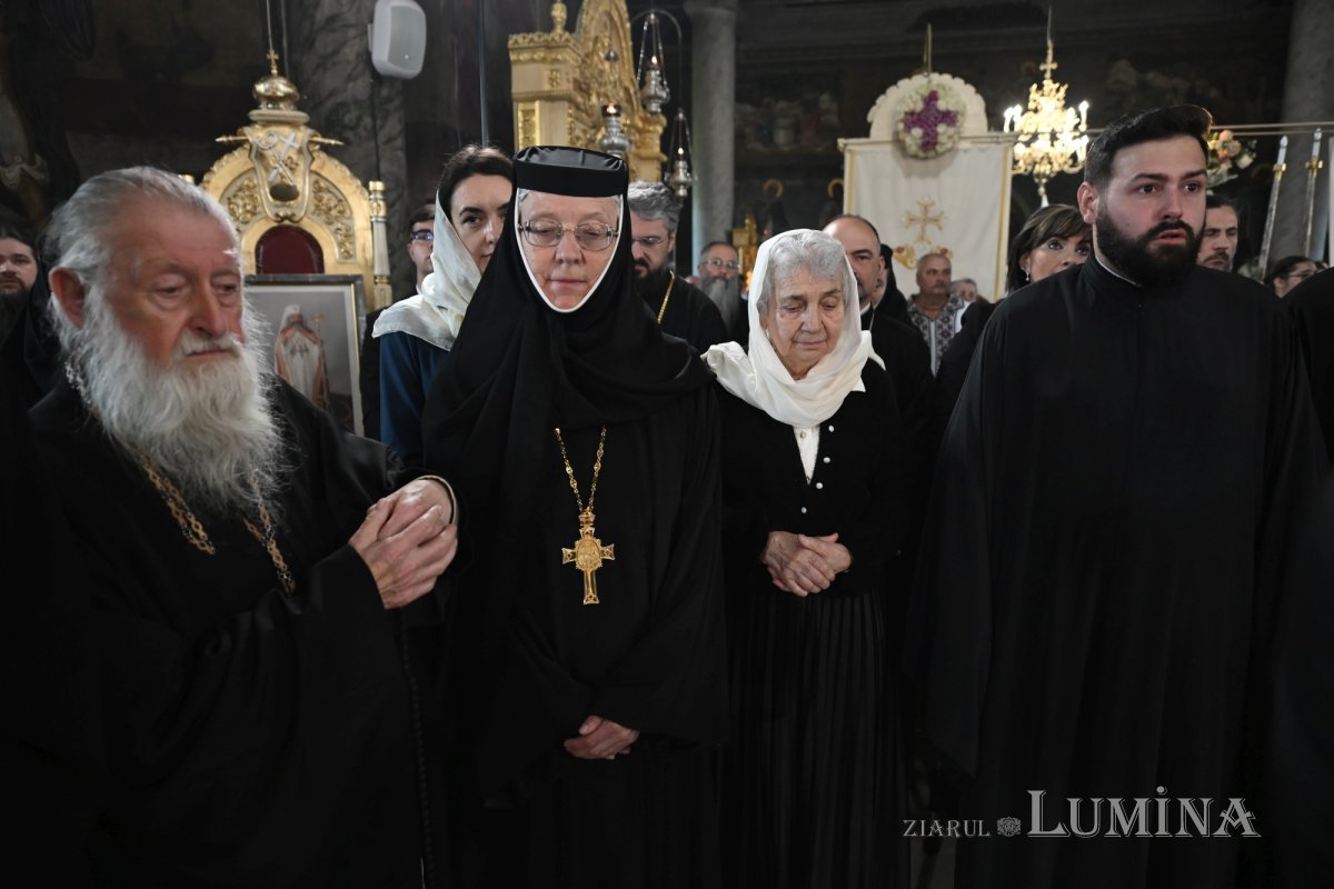 Obştea Mănăstirii Pasărea are două rugătoare în ceruri 364840