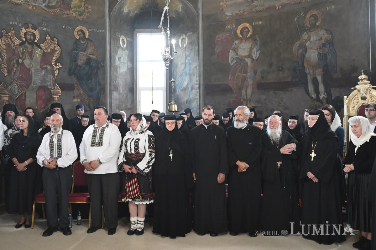 Obştea Mănăstirii Pasărea are două rugătoare în ceruri 364845