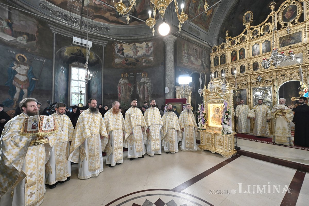 Obştea Mănăstirii Pasărea are două rugătoare în ceruri 364849