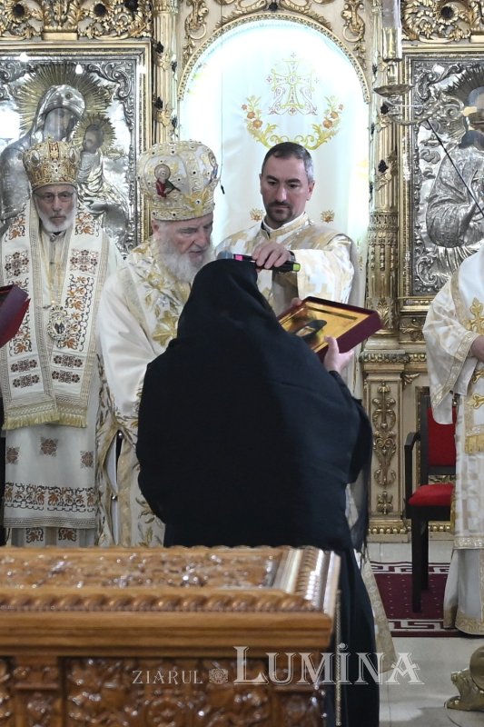 Obştea Mănăstirii Pasărea are două rugătoare în ceruri 364863