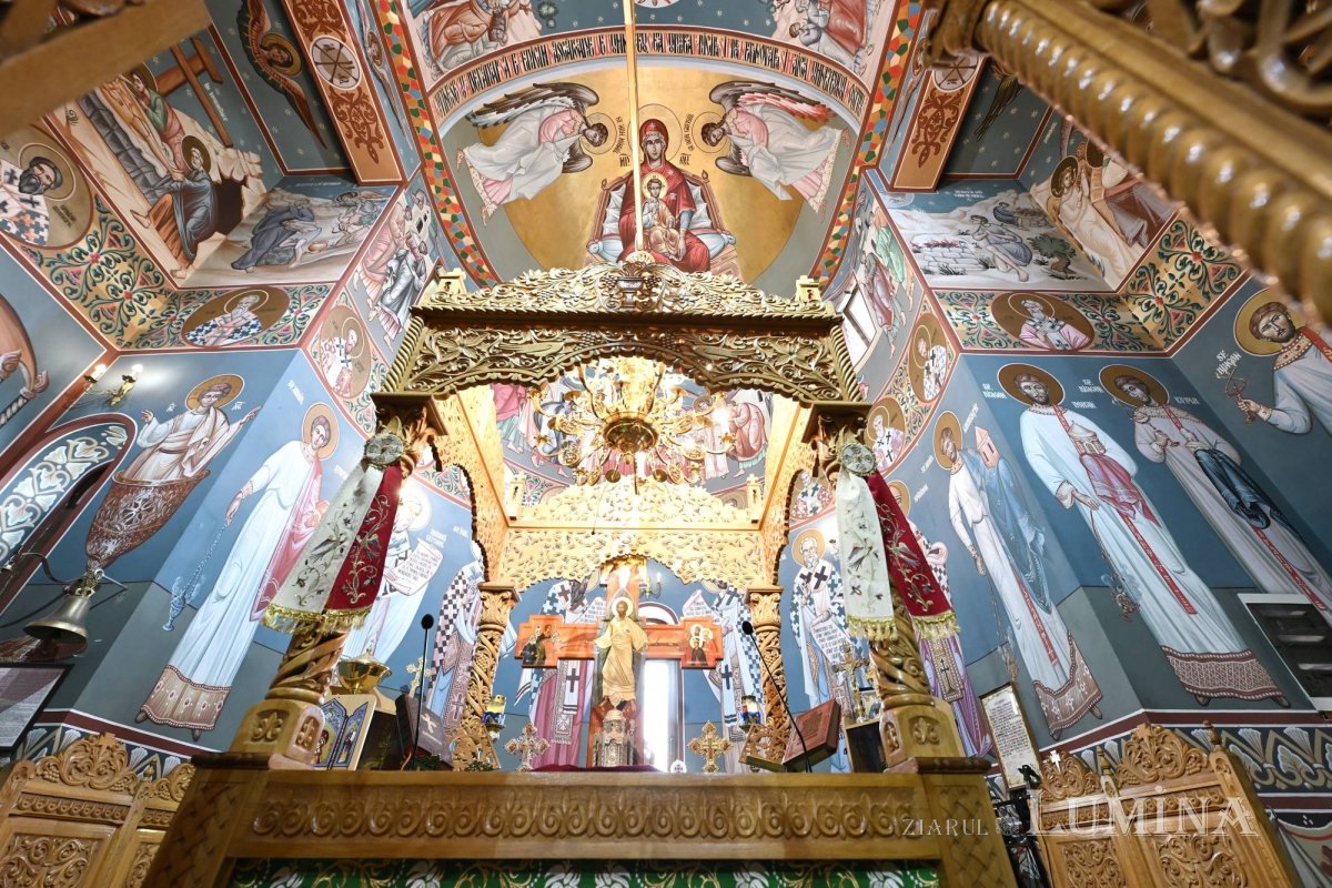 Sclipirile Luminii: Biserica „Sfânta Treime”-Militari din Bucureşti 364708
