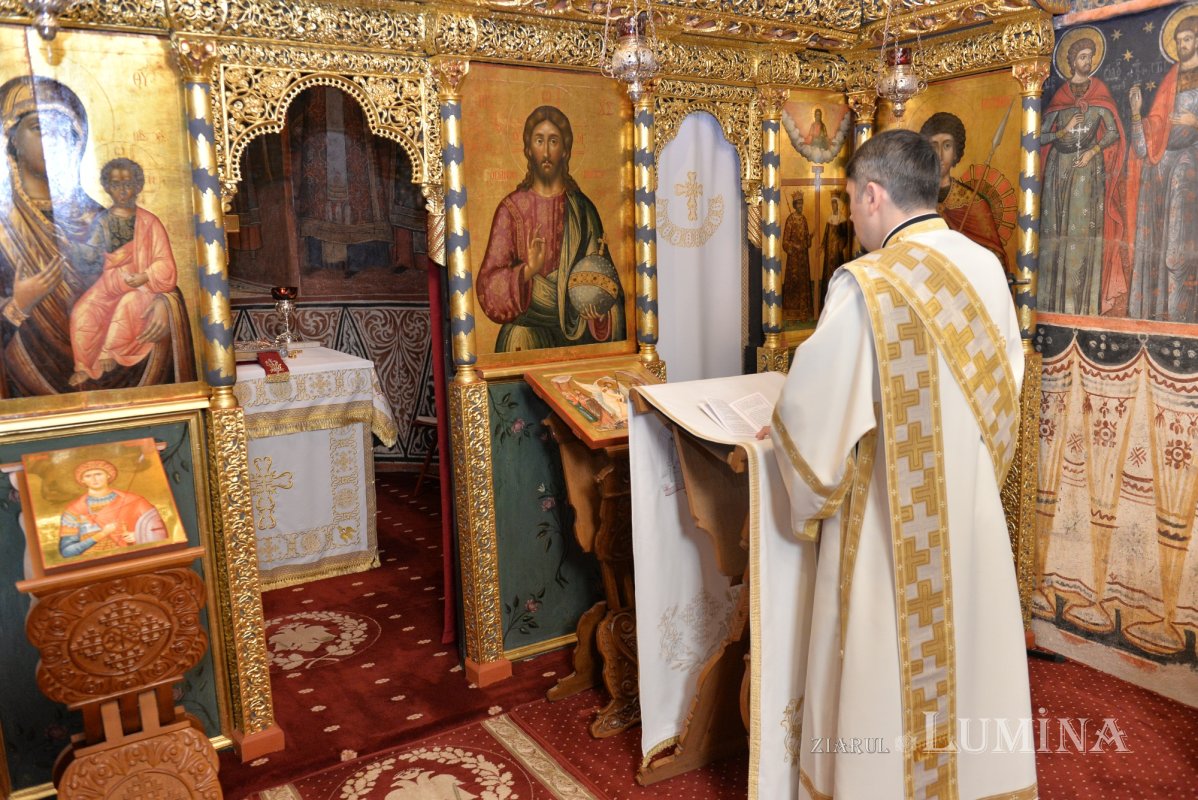 Sfinții cunoscuți şi necunoscuți, uniți în harul și iubirea Preasfintei Treimi 364931