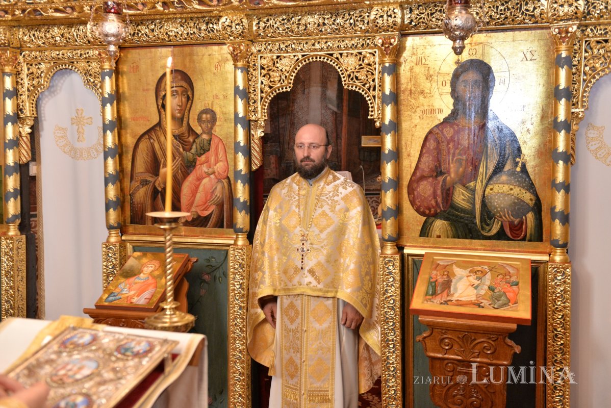Sfinții cunoscuți şi necunoscuți, uniți în harul și iubirea Preasfintei Treimi 364935