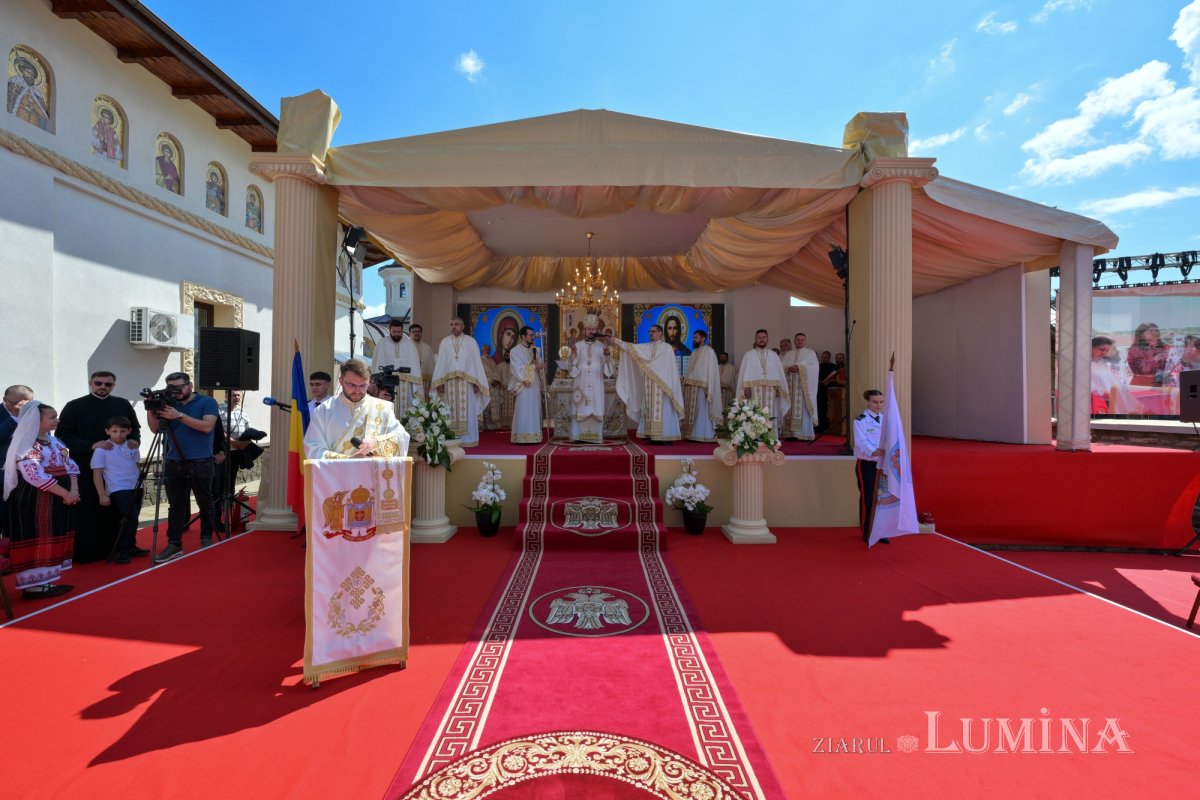 Rugăciune şi înnoire în Parohia Măneciu-Ungureni 364980