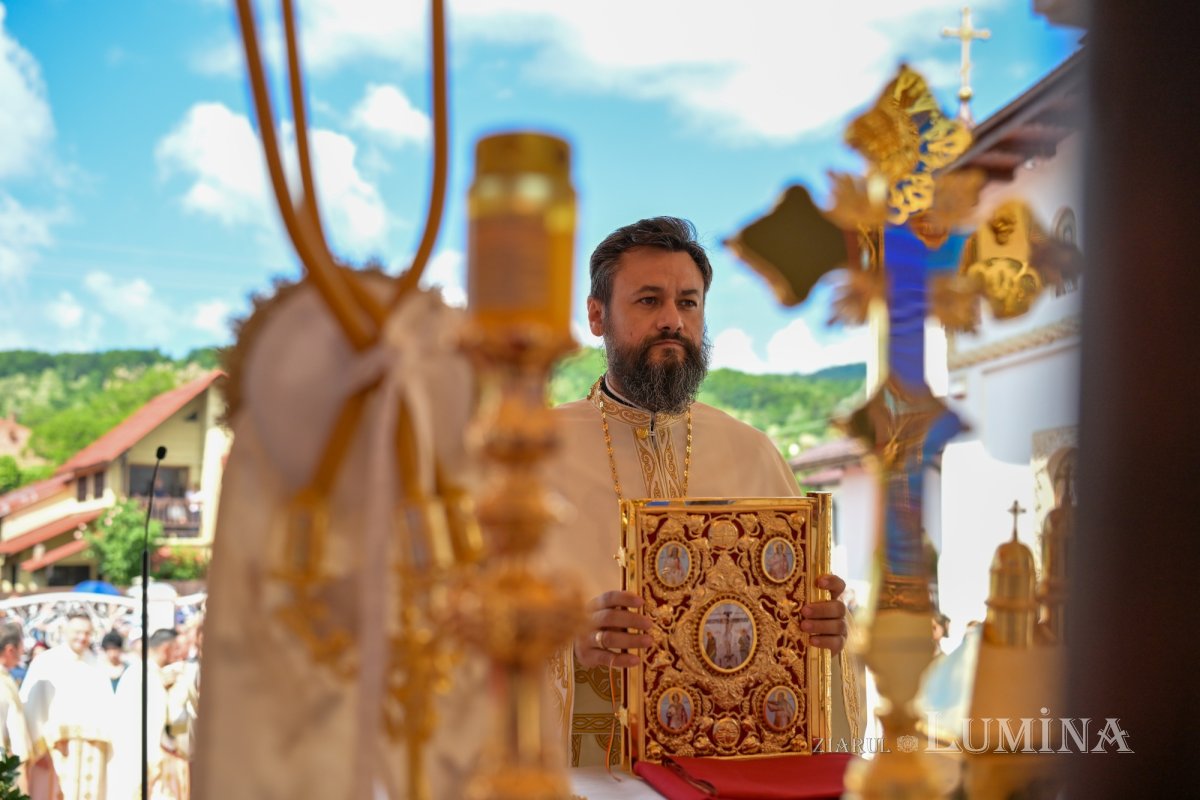 Rugăciune şi înnoire în Parohia „Sfântul Ierarh Nicolae” din Măneciu-Ungureni 364978