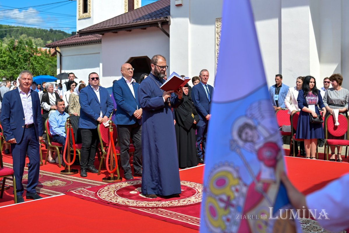 Rugăciune şi înnoire în Parohia „Sfântul Ierarh Nicolae” din Măneciu-Ungureni 364979