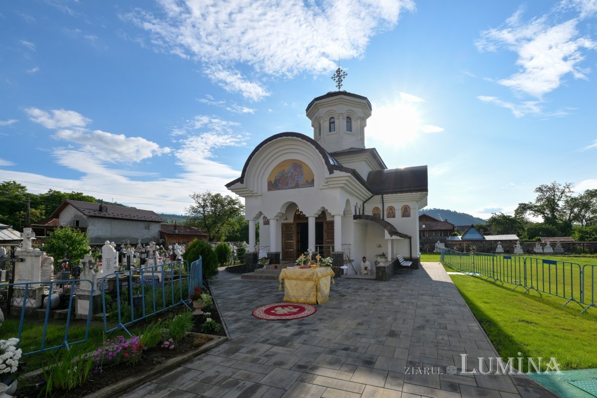Rugăciune şi înnoire în Parohia „Sfântul Ierarh Nicolae” din Măneciu-Ungureni 364997