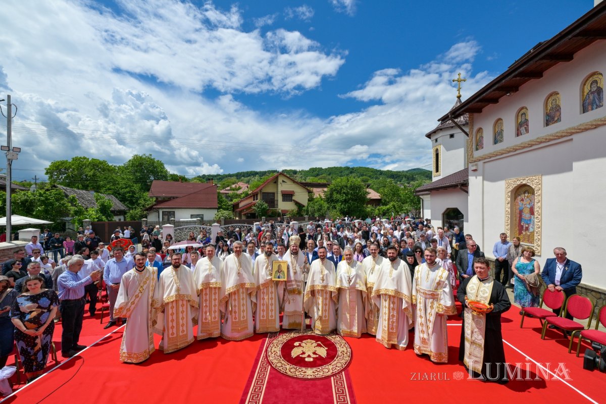 Rugăciune şi înnoire în Parohia „Sfântul Ierarh Nicolae” din Măneciu-Ungureni 365001