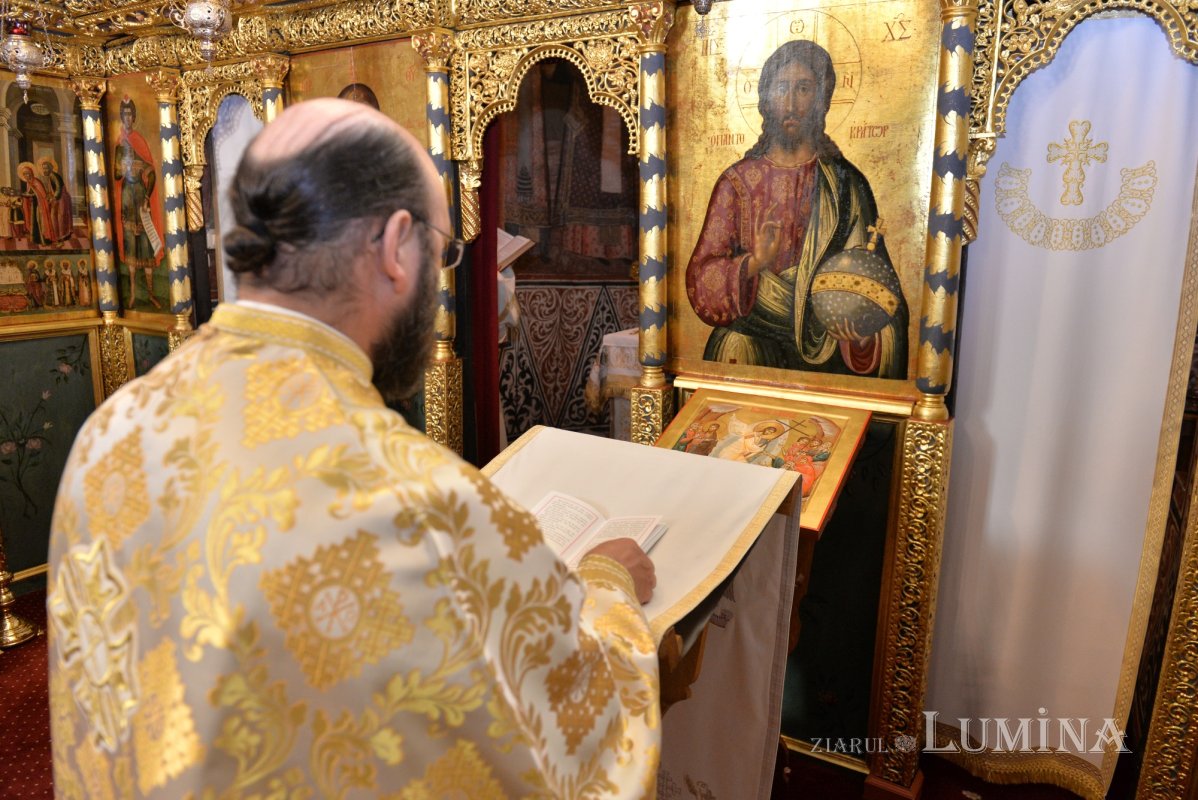 Sfinții cunoscuți şi necunoscuți, uniți în harul și iubirea Preasfintei Treimi 364930