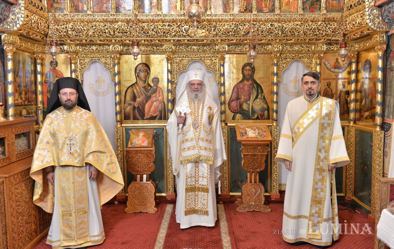 Sfinții cunoscuți şi necunoscuți, uniți în harul și iubirea Preasfintei Treimi 364939