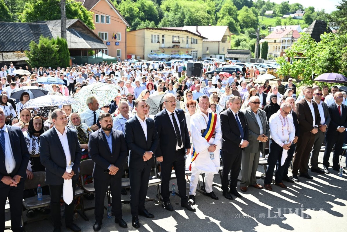 Resfințirea Bisericii „Sfinții Apostoli Petru și Pavel” din Runcu Salvei 365033