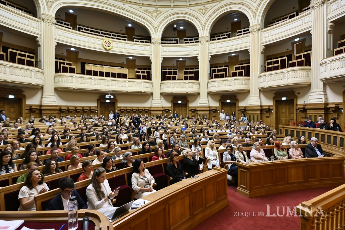 Conferință pe teme medicale și duhovnicești la Palatul Patriarhiei 365327