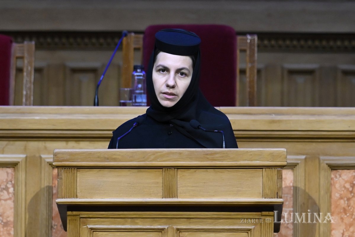 Conferință pe teme medicale și duhovnicești la Palatul Patriarhiei 365341