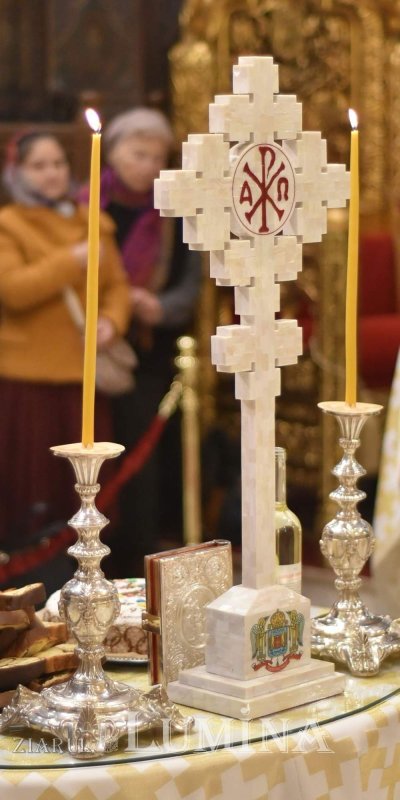 Dicționar teologic: sinaxar, sfeșnic, solee 365370