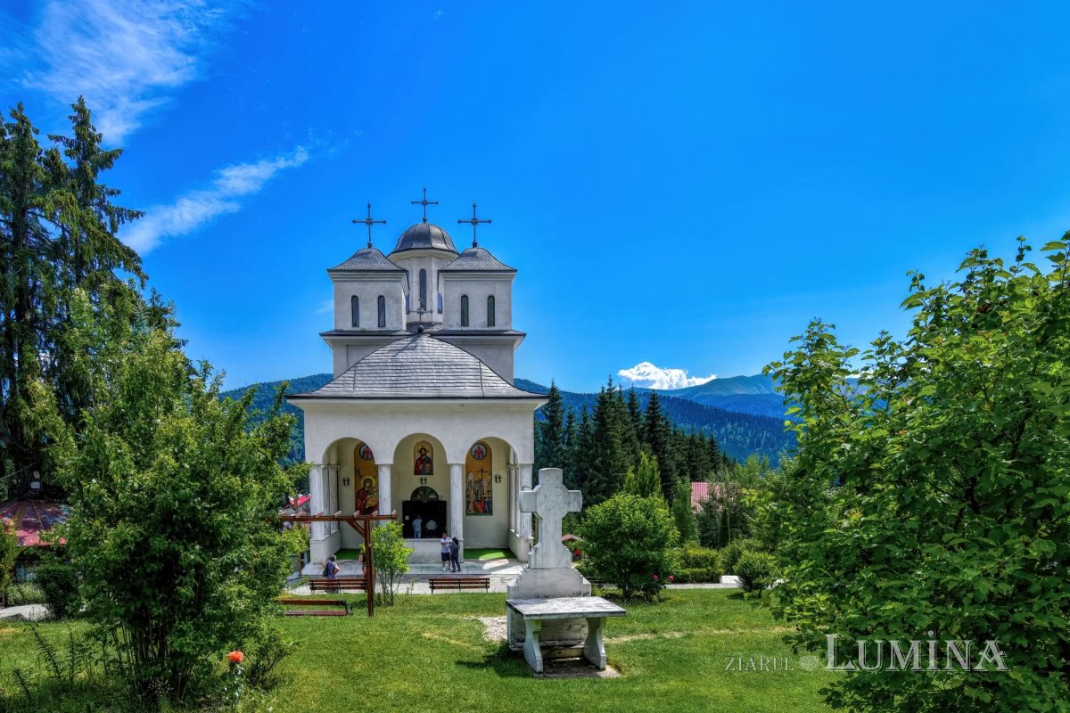 Sclipirile Luminii: Mănăstirea Caraiman din judeţul Prahova 365378