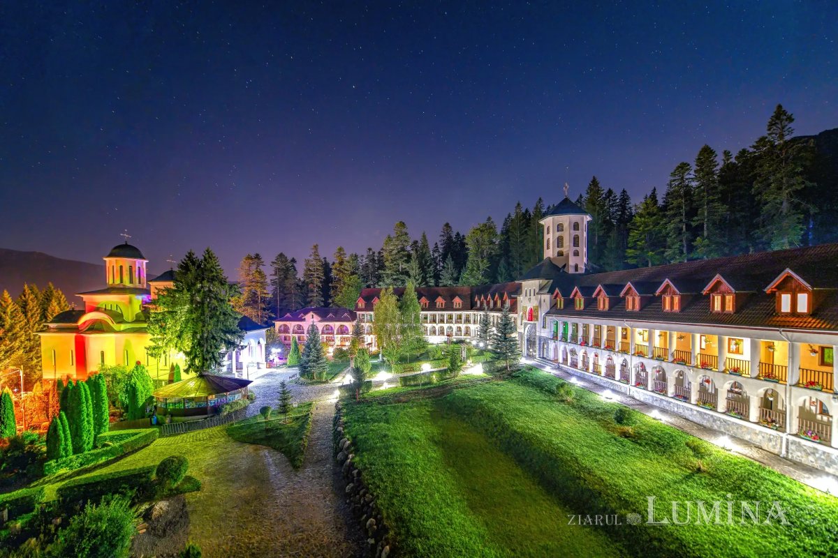 Sclipirile Luminii: Mănăstirea Caraiman din judeţul Prahova 365380