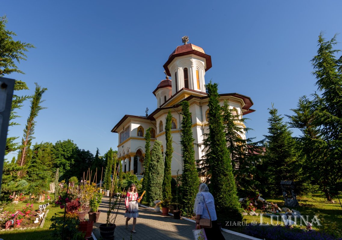 Sărbătoare duhovnicească la mănăstirea ctitorită de Patriarhul Teoctist 365611