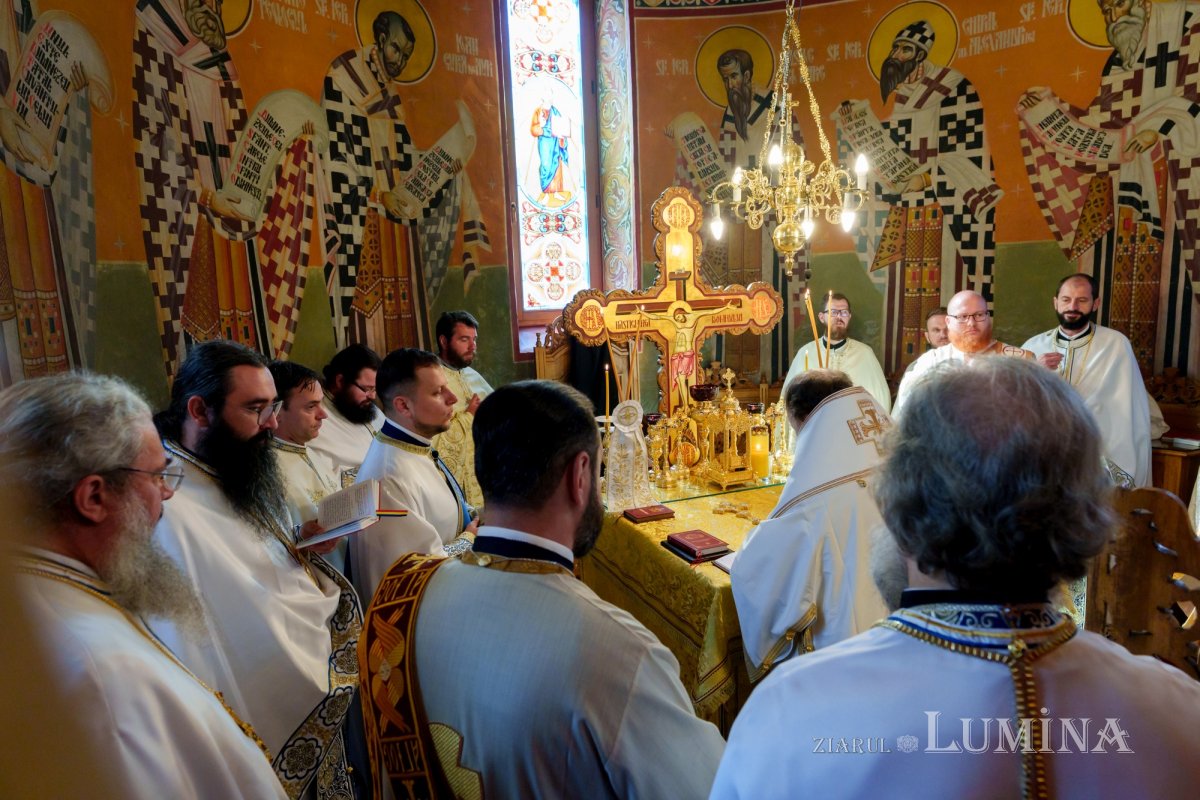Sărbătoare duhovnicească la mănăstirea ctitorită de Patriarhul Teoctist 365618