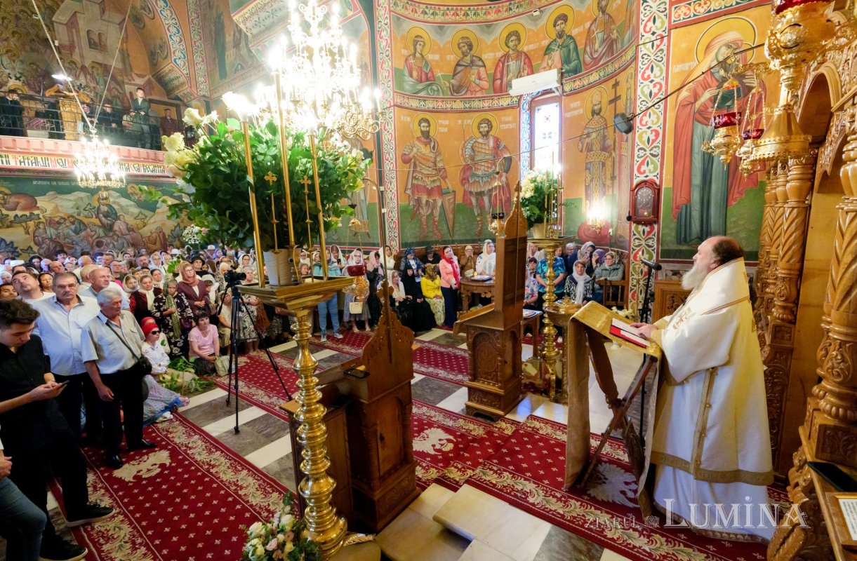 Sărbătoare duhovnicească la mănăstirea ctitorită de Patriarhul Teoctist 365622