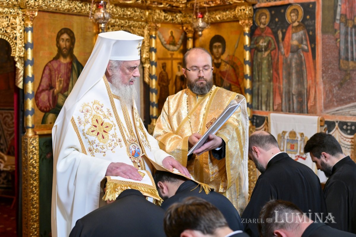 Hirotesii întru duhovnic la paraclisul Reședinței Patriarhale 365906