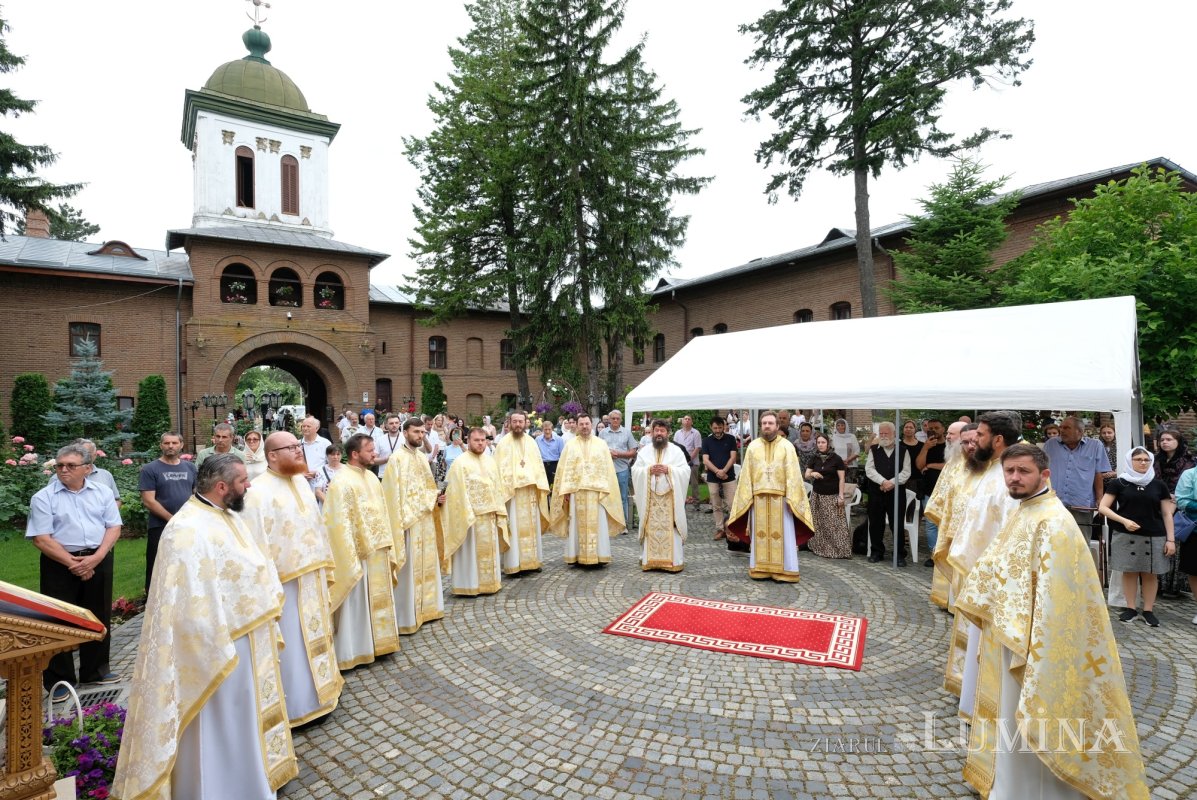 Hramul istoric al Mănăstirii Plumbuita din Capitală 366395