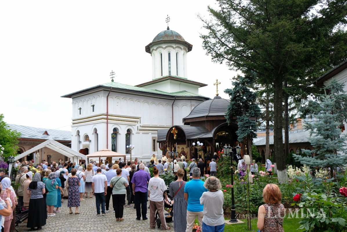 Hramul istoric al Mănăstirii Plumbuita din Capitală 366400
