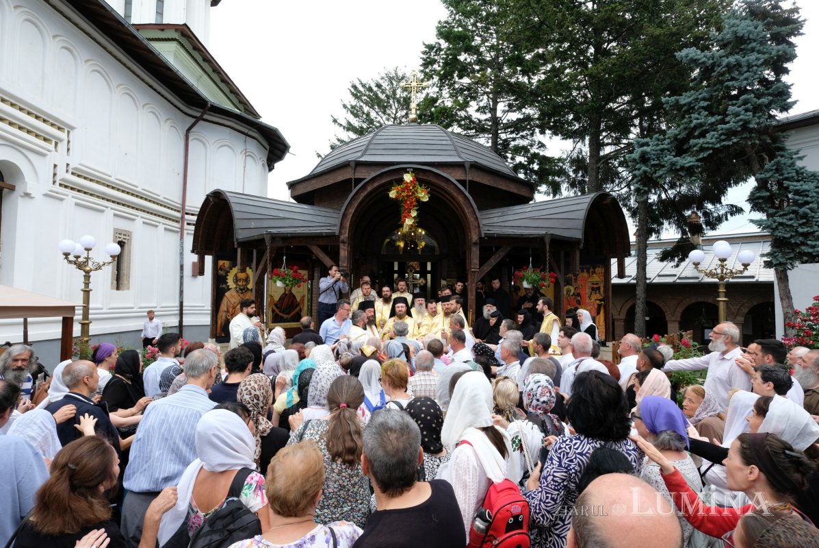 Hramul istoric al Mănăstirii Plumbuita din Capitală 366409