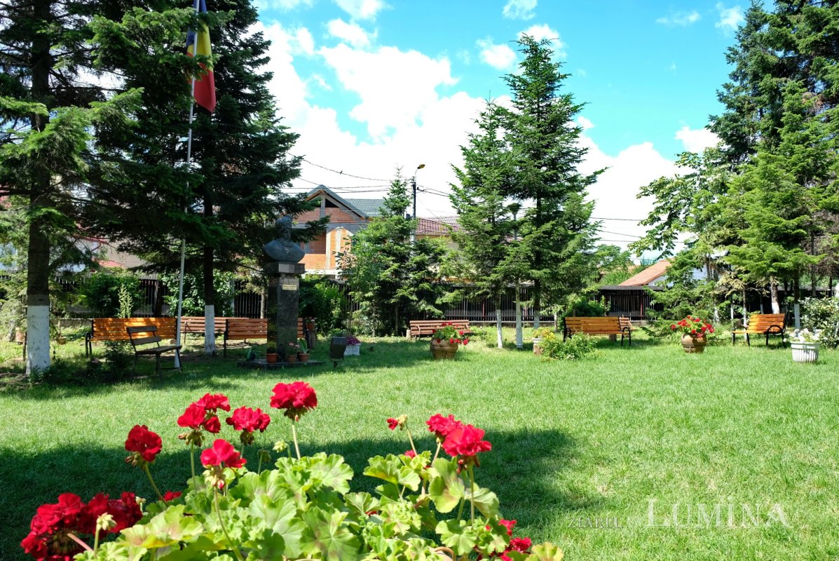 Florile credinței într-o grădină domnească 366573