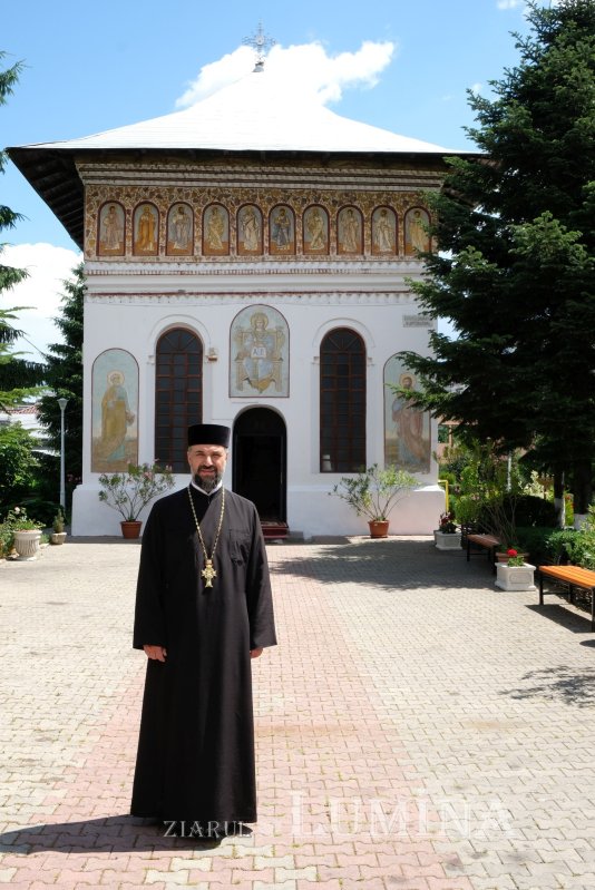 Florile credinței într-o grădină domnească 366611