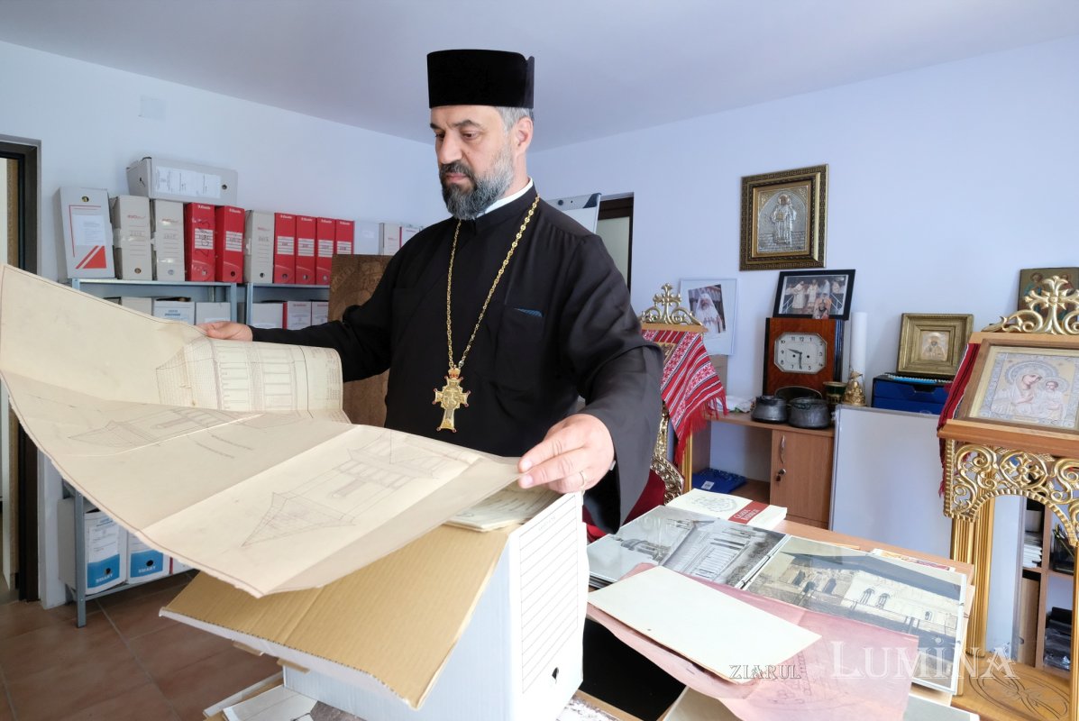 Florile credinței într-o grădină domnească 366614