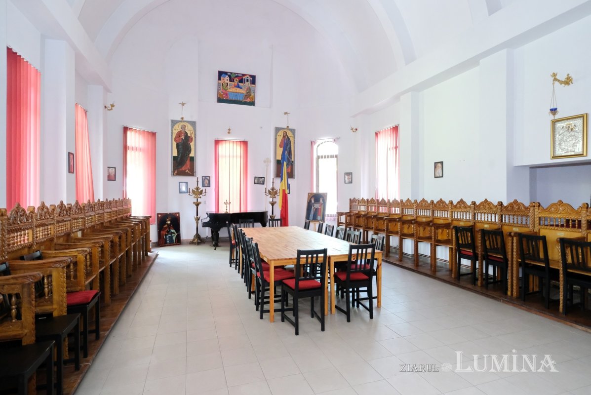 Florile credinței într-o grădină domnească 366618