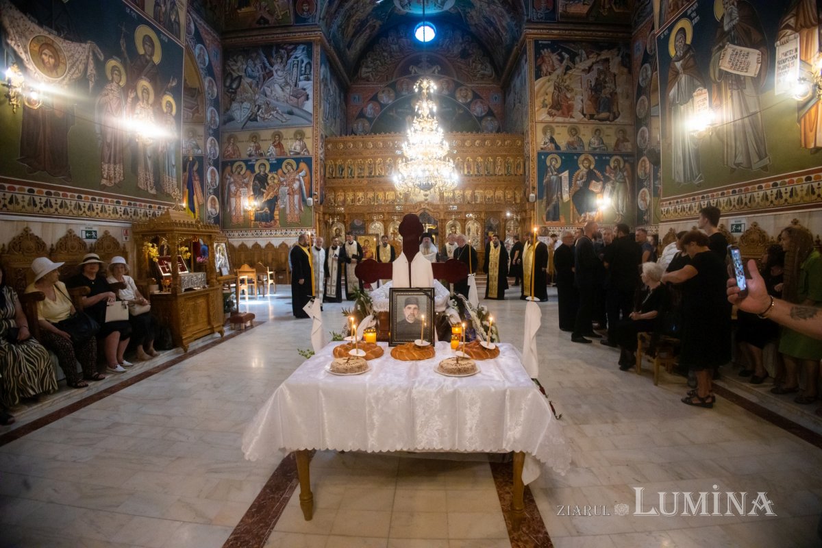 Părintele Dumitru Colotelo a fost condus pe ultimul drum 366772