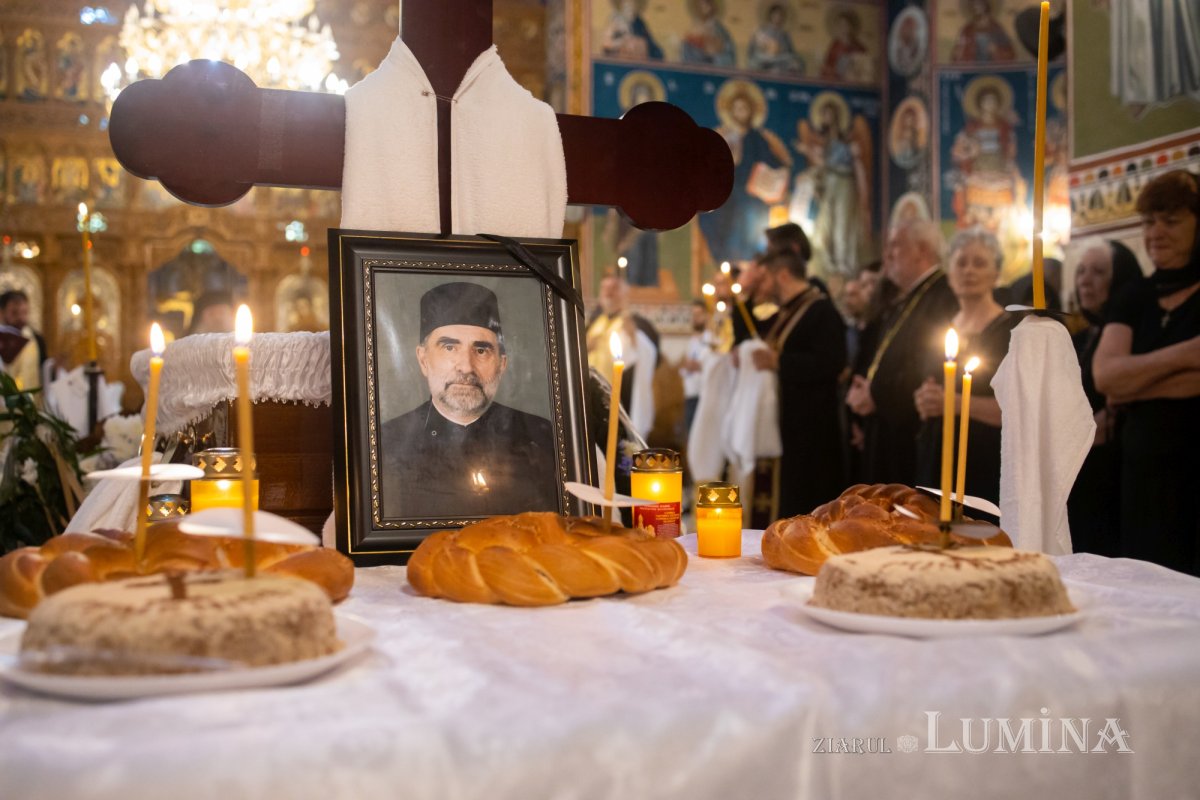 Părintele Dumitru Colotelo a fost condus pe ultimul drum 366779