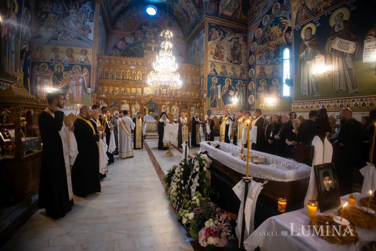 Părintele Dumitru Colotelo a fost condus pe ultimul drum 366780