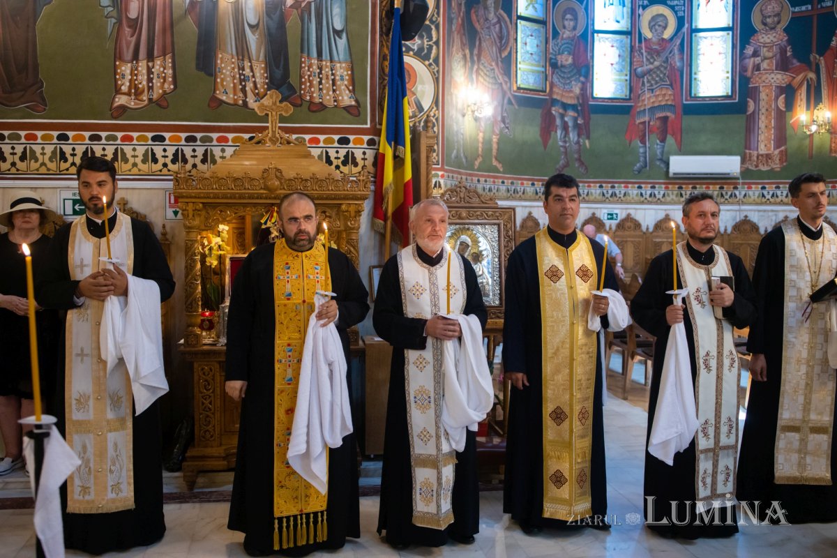 Părintele Dumitru Colotelo a fost condus pe ultimul drum 366783