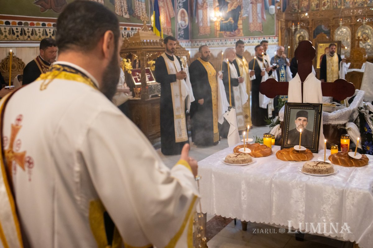 Părintele Dumitru Colotelo a fost condus pe ultimul drum 366786